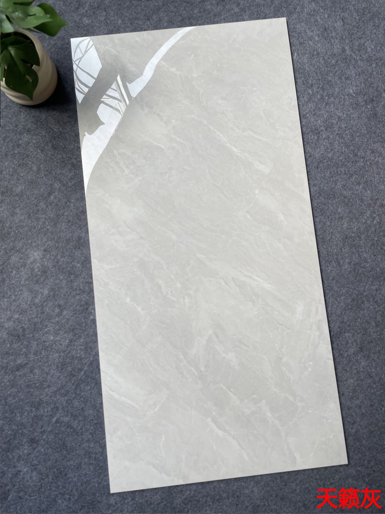 亮光 通体大理石 GT48607天籁灰 一石四面 自然切面 亮光通体中板